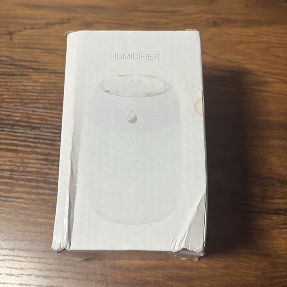 Compact White And Pink Ultrasonic Mini Humidifier - Picture 3 of 6